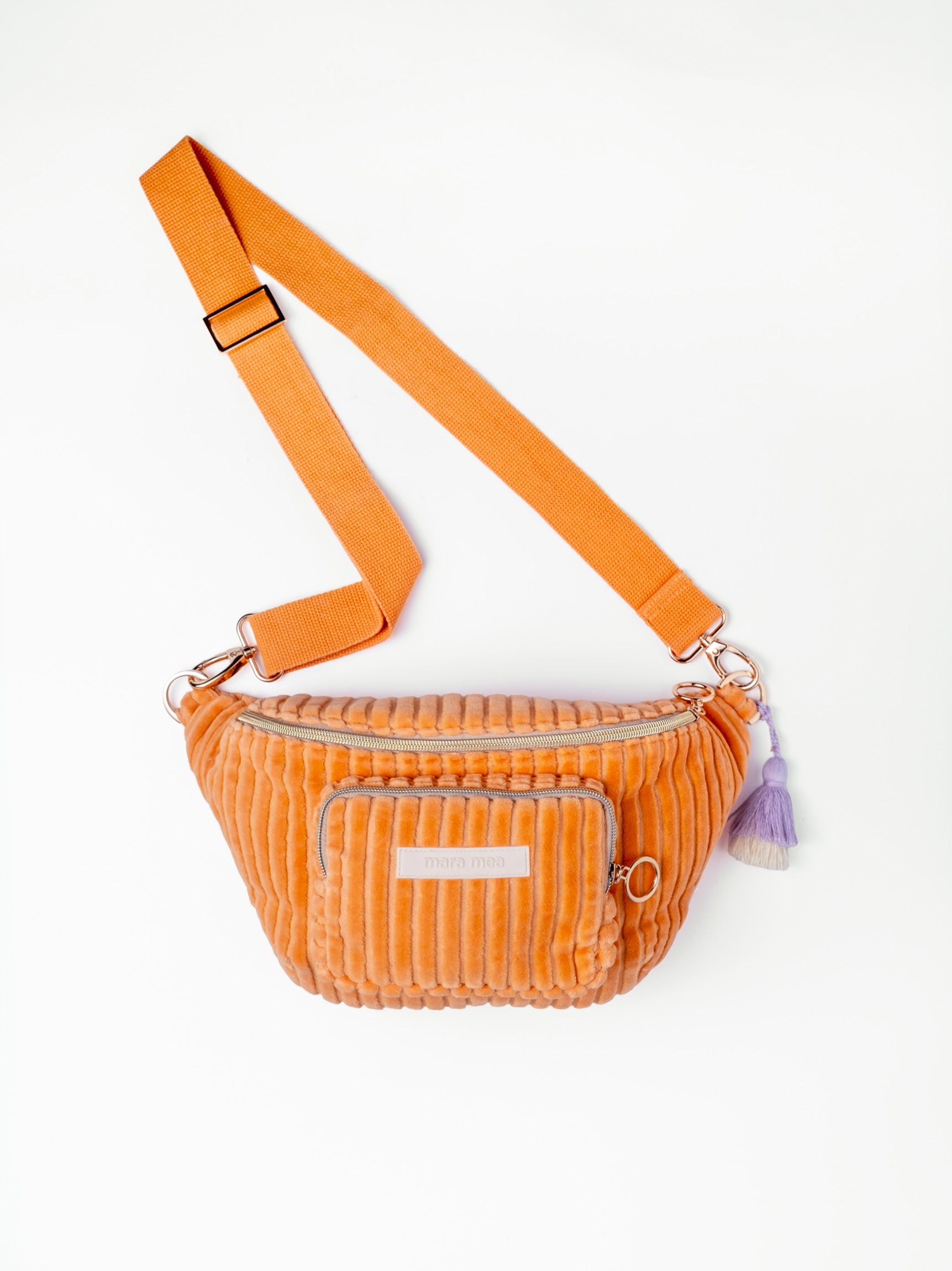 Orangefarbene mara mea Midi Bauchtasche Sunset Date Peach aus Cord mit Fronttasche, verstellbarem Gurt und Quastenanhänger