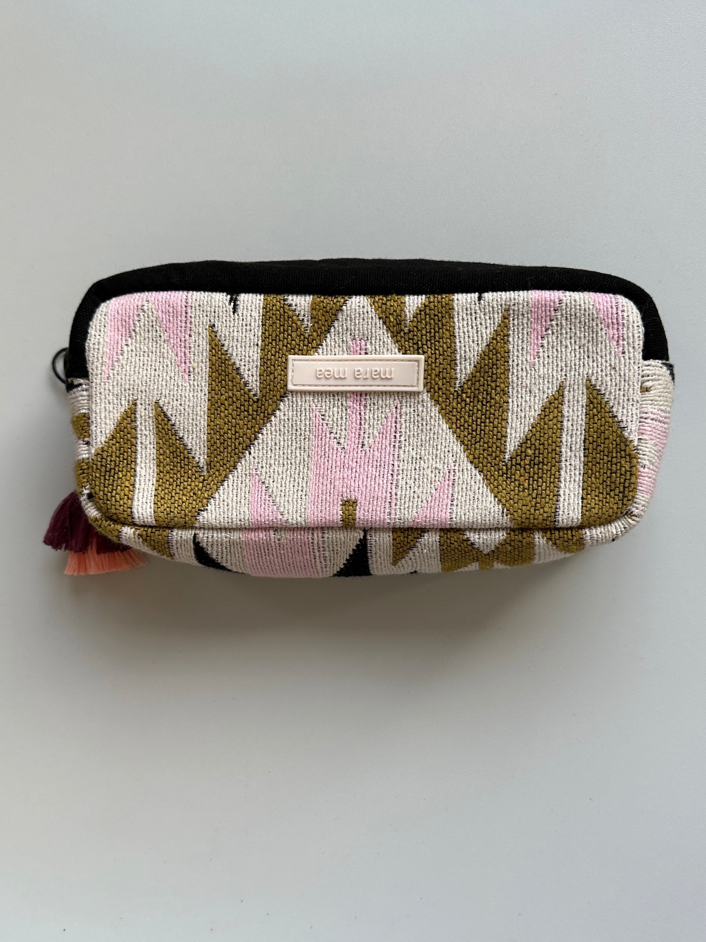 ARCHIVE SALE I Make-Up Bag graphic desire Graphical I Label auf dem Kopf - vom Umtausch ausgeschlossen