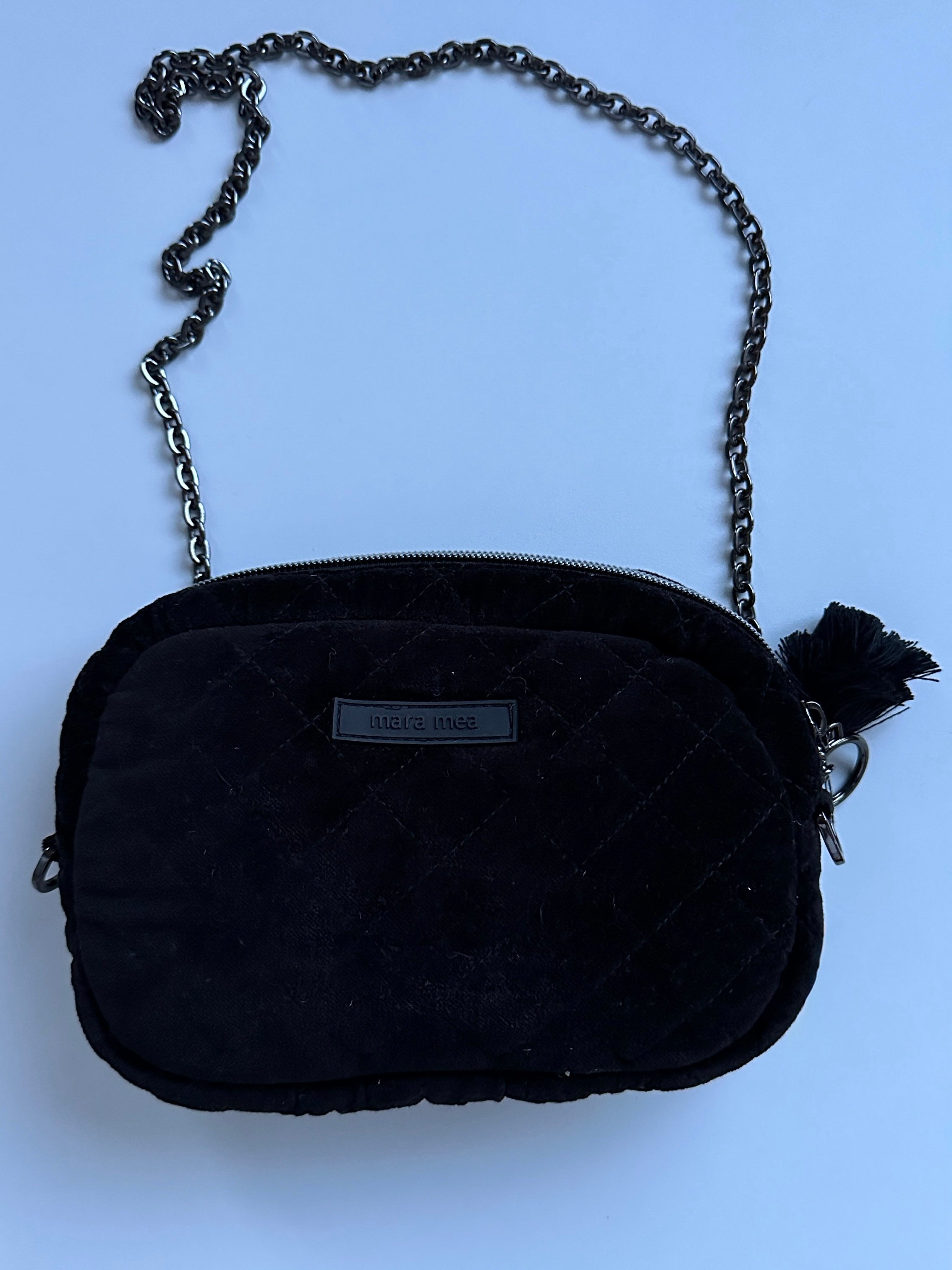 ARCHIVE SALE I Umhängetasche all I want is you Black Velvet I verformt + Labelabdruck - vom Umtausch ausgeschlossen