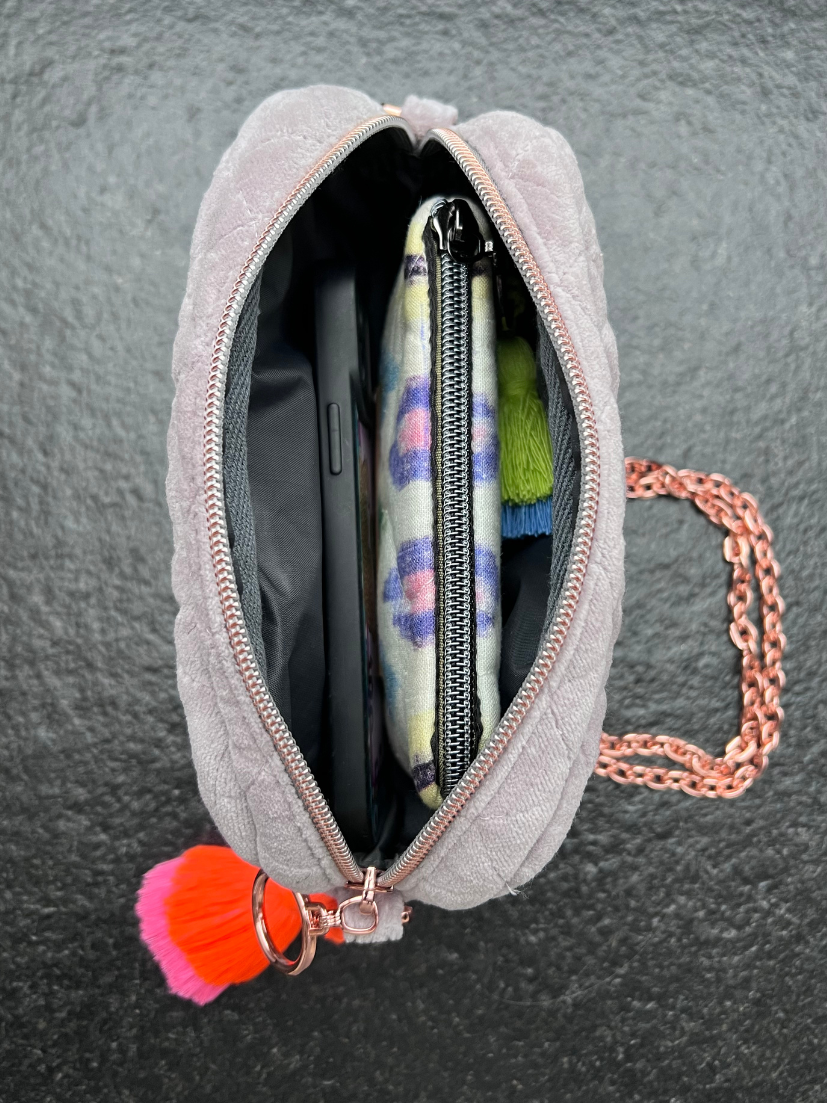 Shoulder bag follow me in grey
