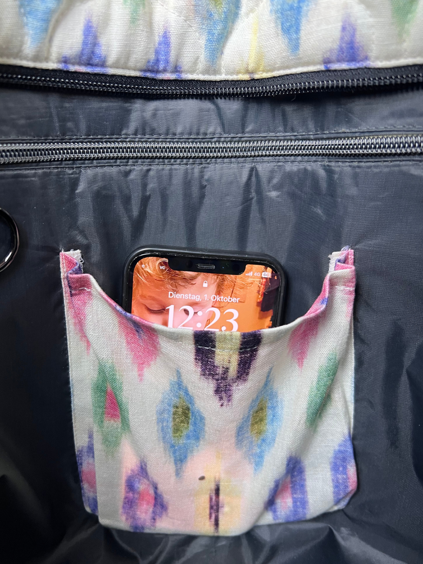 Detailansicht einer der farblich passenden Innentaschen vom großen Shopper-Bag.