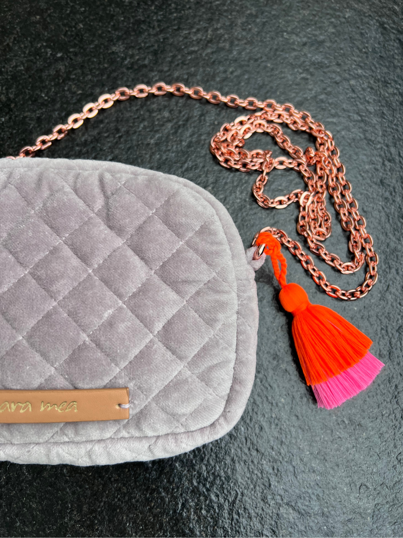 Shoulder bag follow me in grey