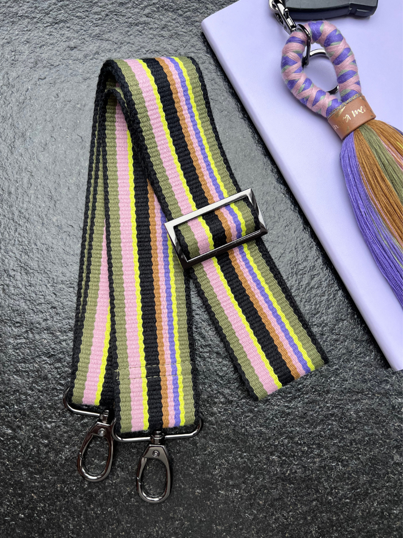 Extra breiter Tragegurt für Bumbags von mara mea in leuchtenden Farben und Hardware in schwarzmetalic.