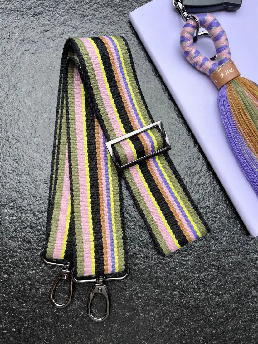 Extra breiter Tragegurt für Bumbags von mara mea in leuchtenden Farben und Hardware in schwarzmetalic.