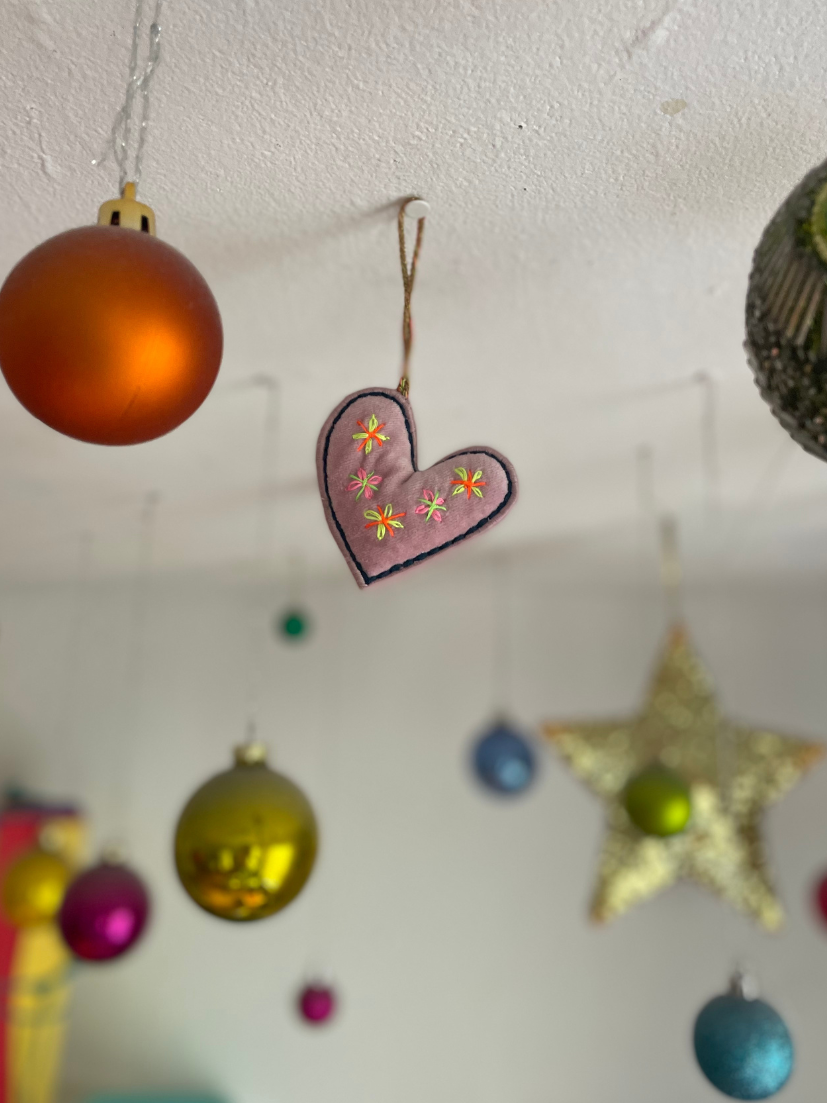 Love u pendant in rose + greeting card
