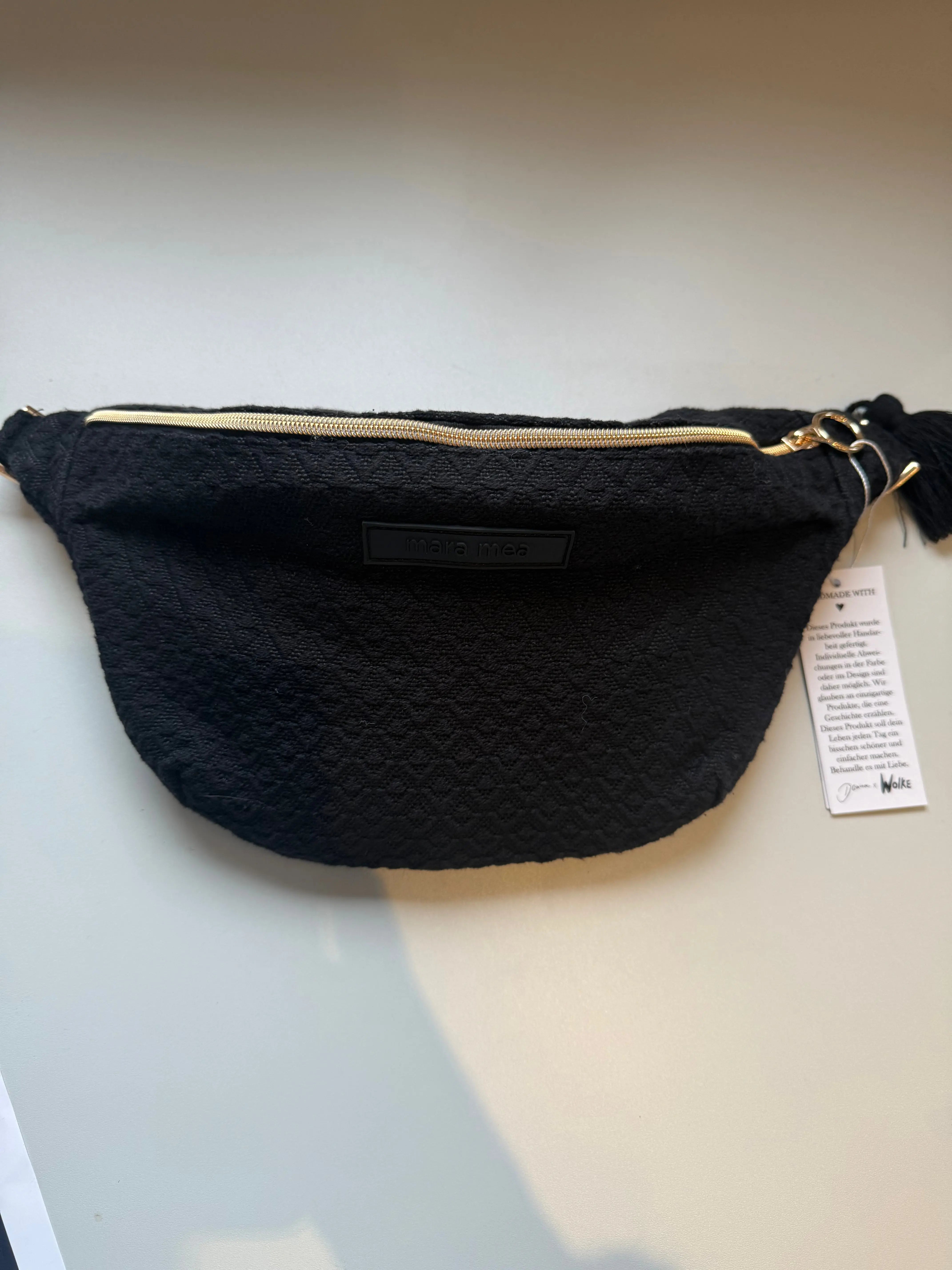 Schwarze Midi Bauchtasche berlin calling mit goldfarbenem Reißverschluss, ohne Tragegurt