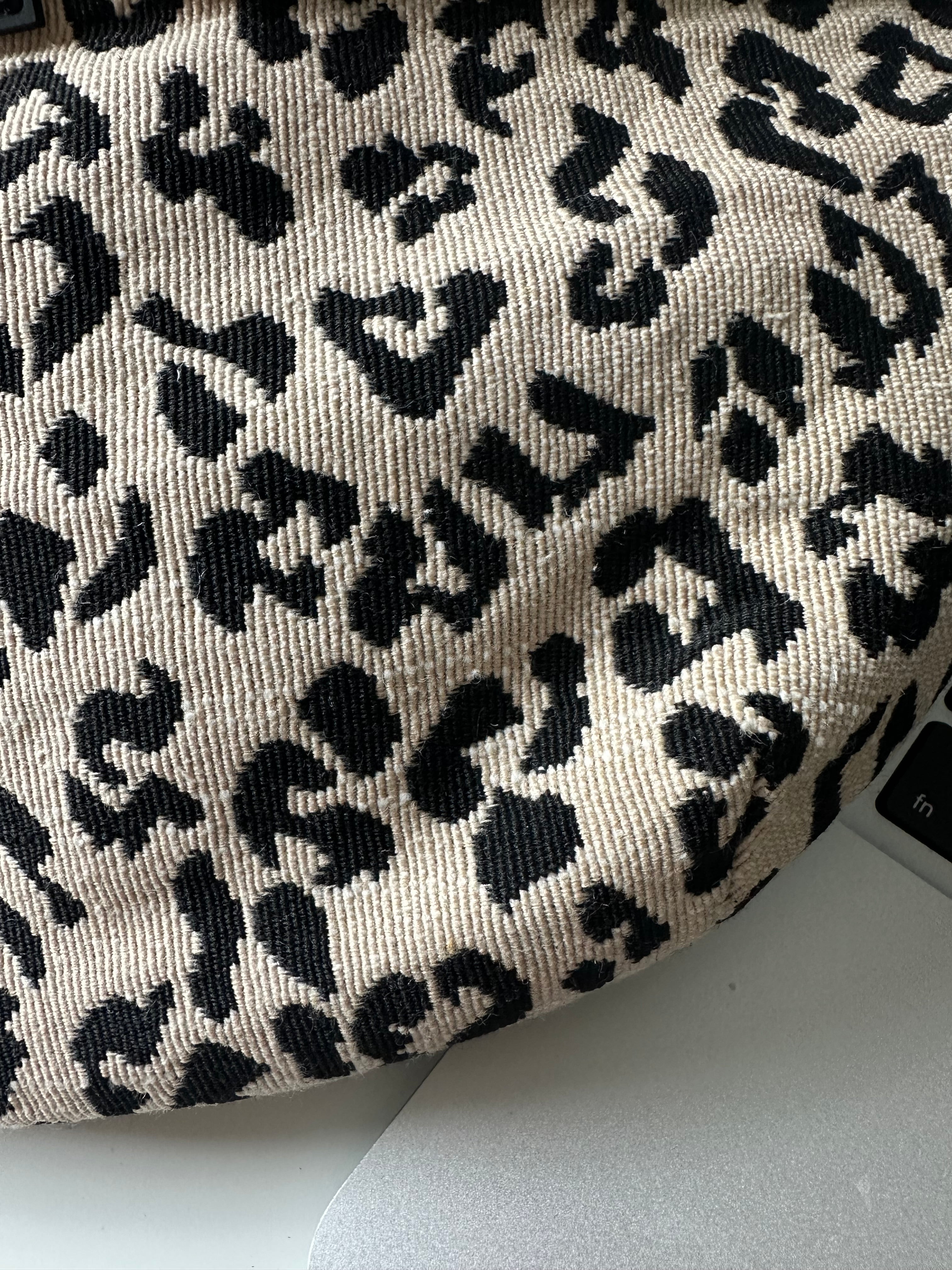 ARCHIVE SALE I Midi Bauchtasche capetown Leo Schwarz I leichte Webfehler I vom Umtausch ausgeschlossen