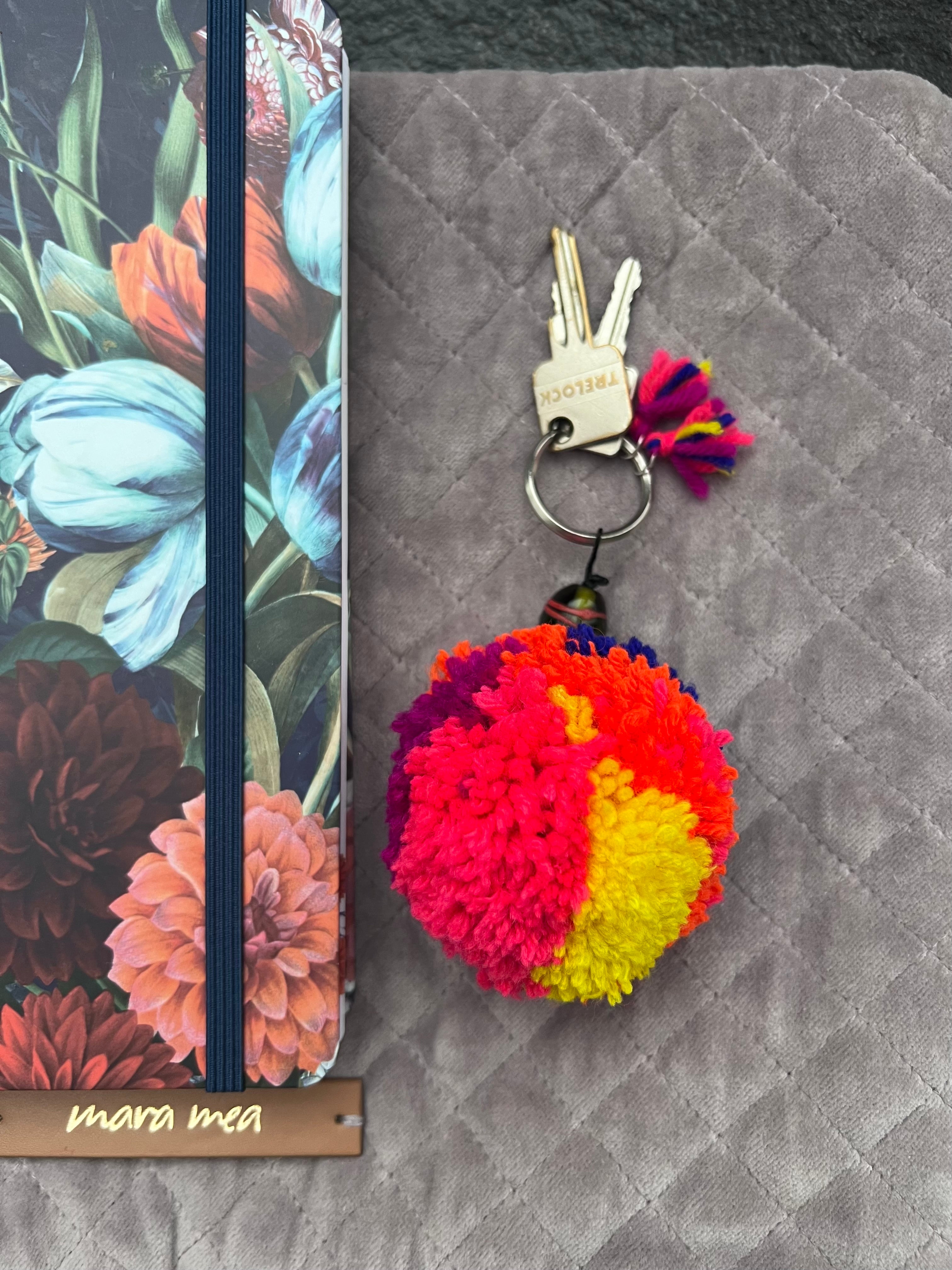 mara mea x Project Três keychain I colorful (colors may vary)