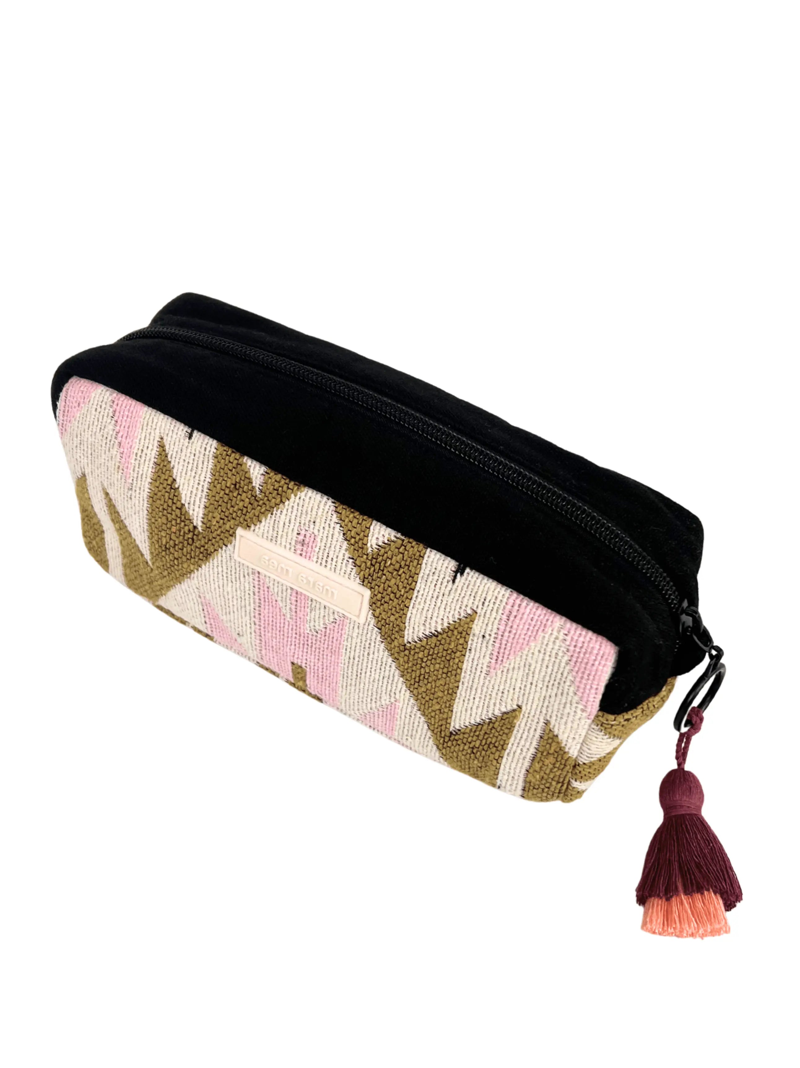 Make-Up Bag graphic desire Graphical mara mea