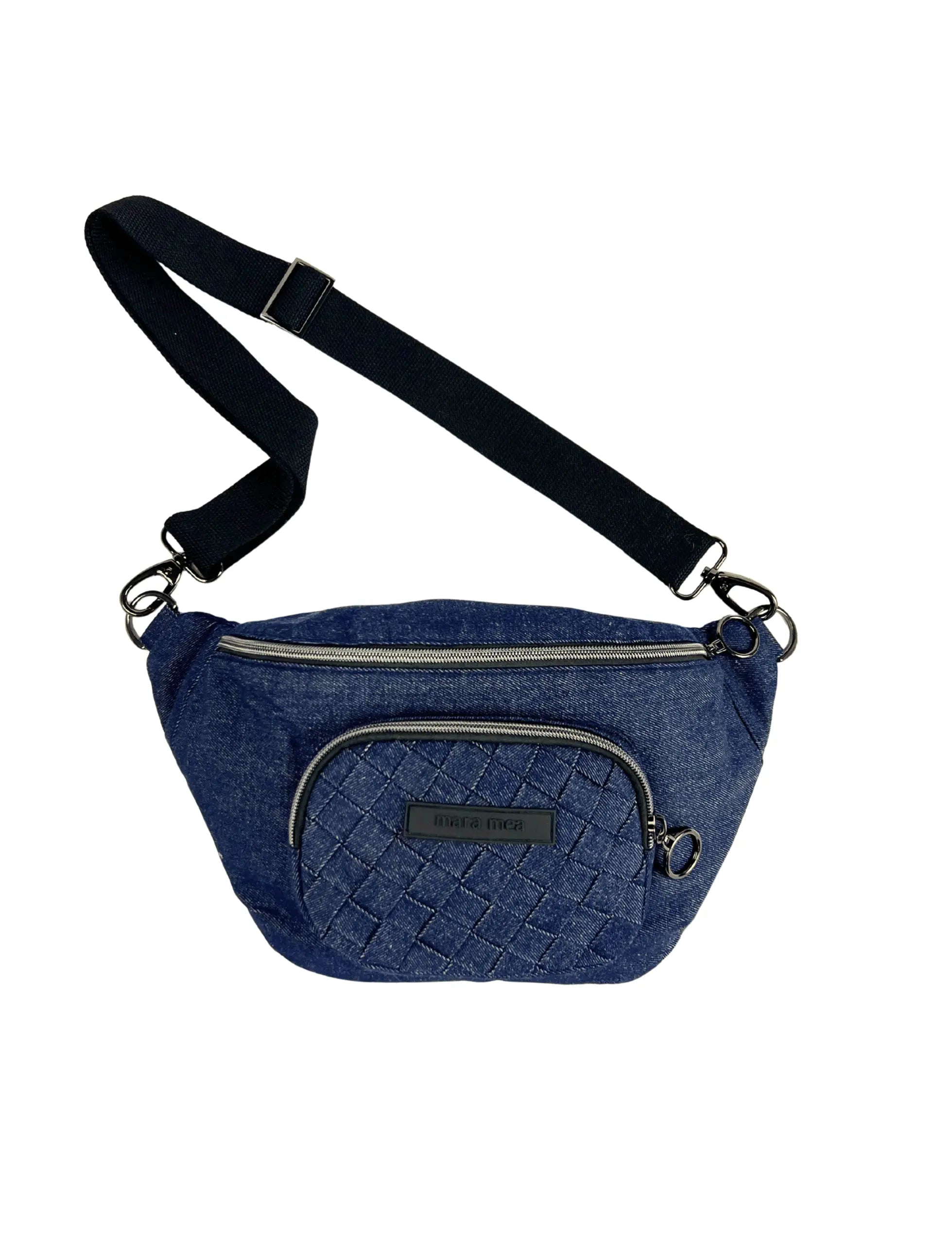Midi Bum Bag aus Jeansstoff mit aufgesetzter Frontpocket aus gewebtem Denim.