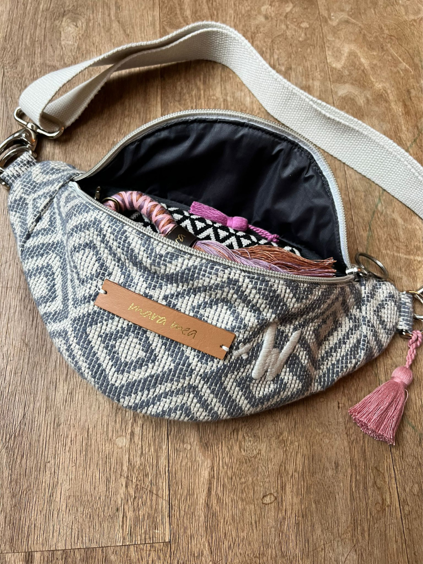 Kleine Gürteltasche für Frauen in Trendfarbe