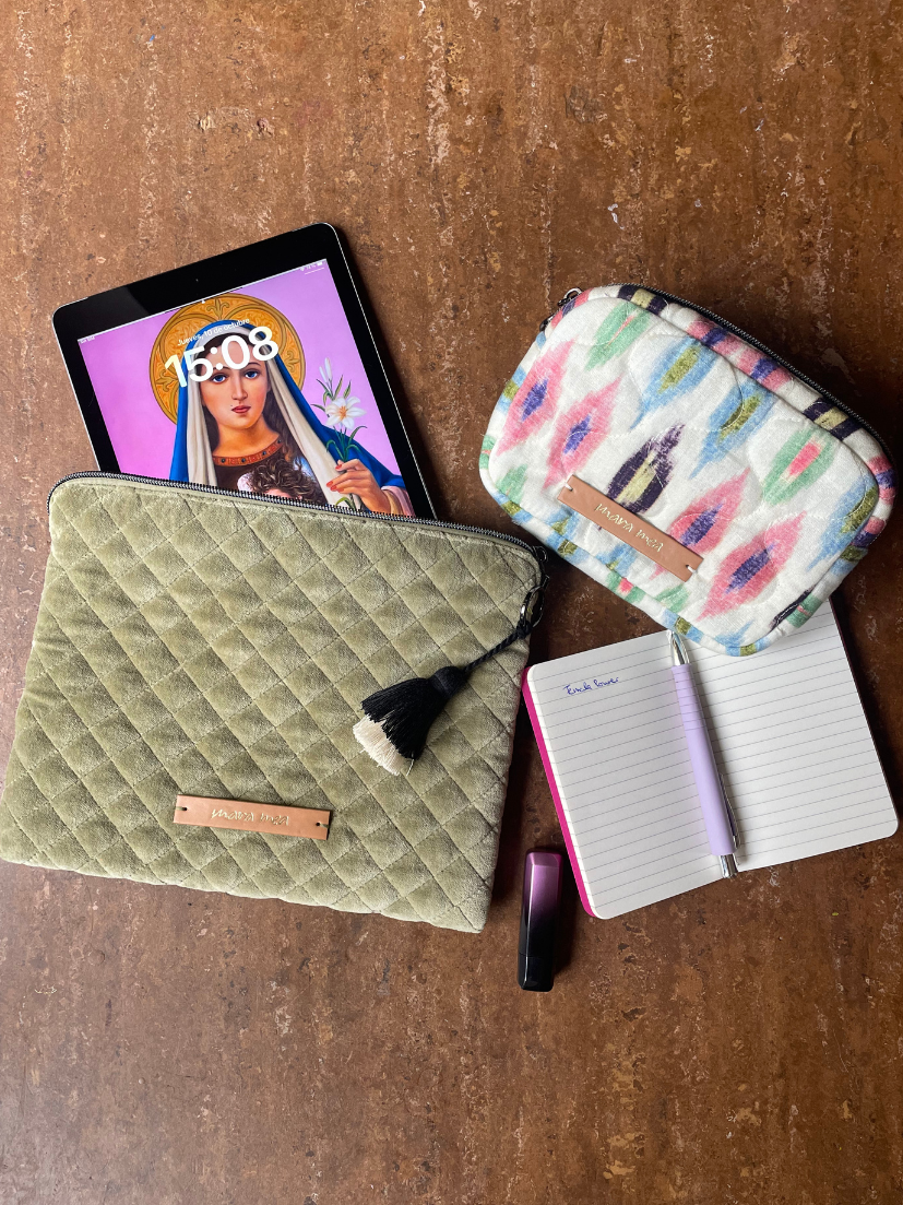 Tablet Tasche / Clutch full of love Olivgrün