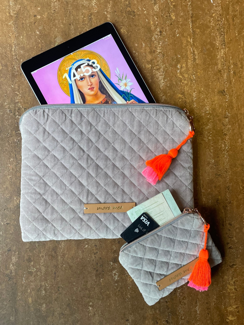 Tablet bag / clutch key note in grey