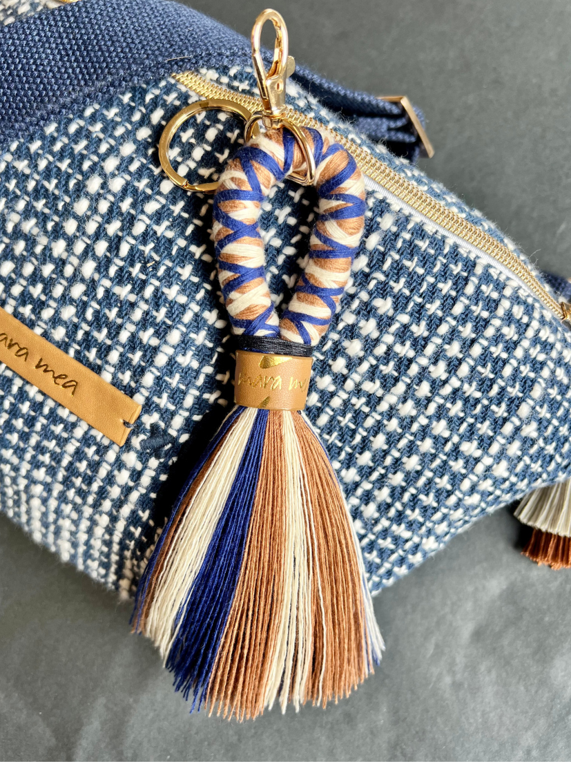 Keychain hotel mama in blue/cognac