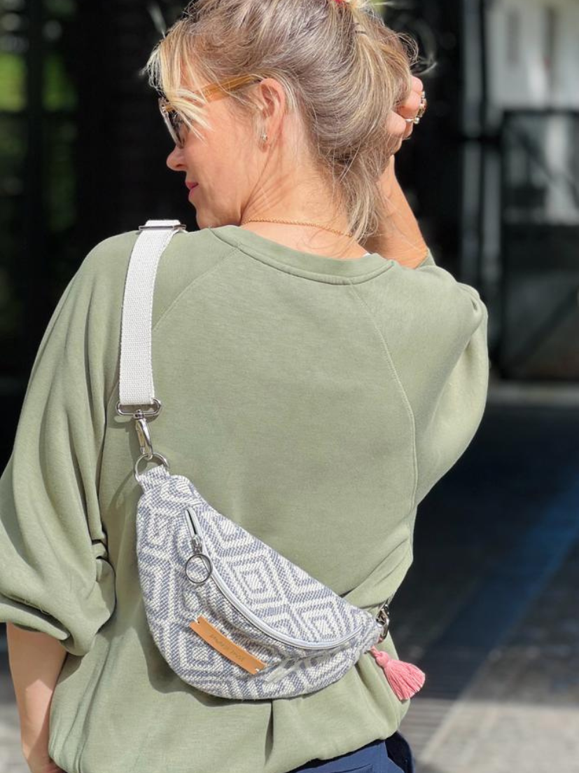 Stylishe Crossbodybag und Bauchtasche von mara mea und Schauspielerin Wolke Hegenbarth