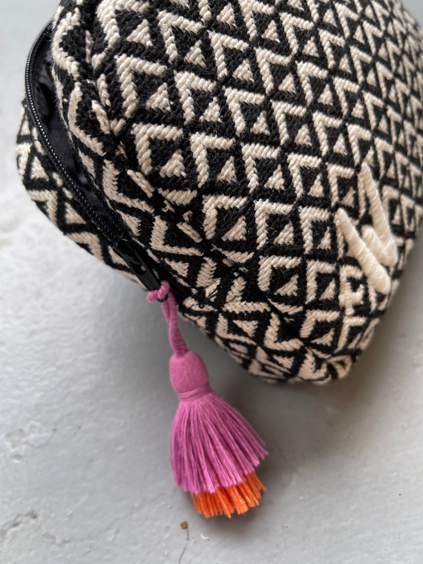 Cosmetic bag I Cable bag beautified in black/white patterned