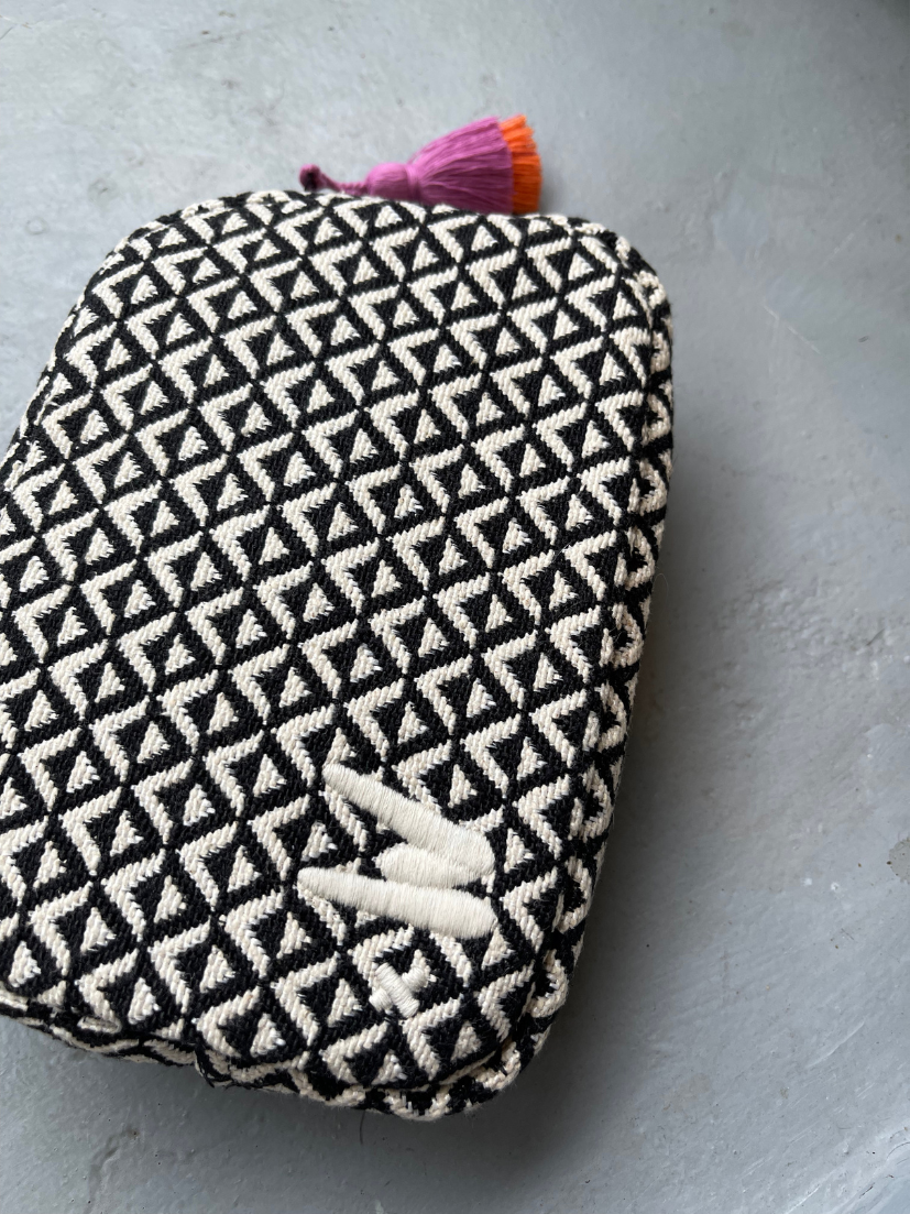 Cosmetic bag I Cable bag beautified in black/white patterned