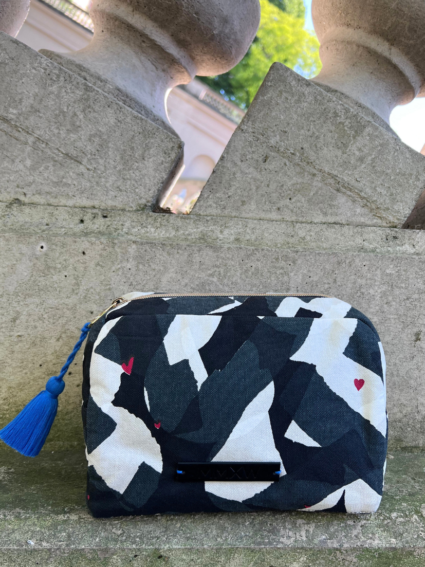 Toiletry bag voyage voyage with pattern print in black/white