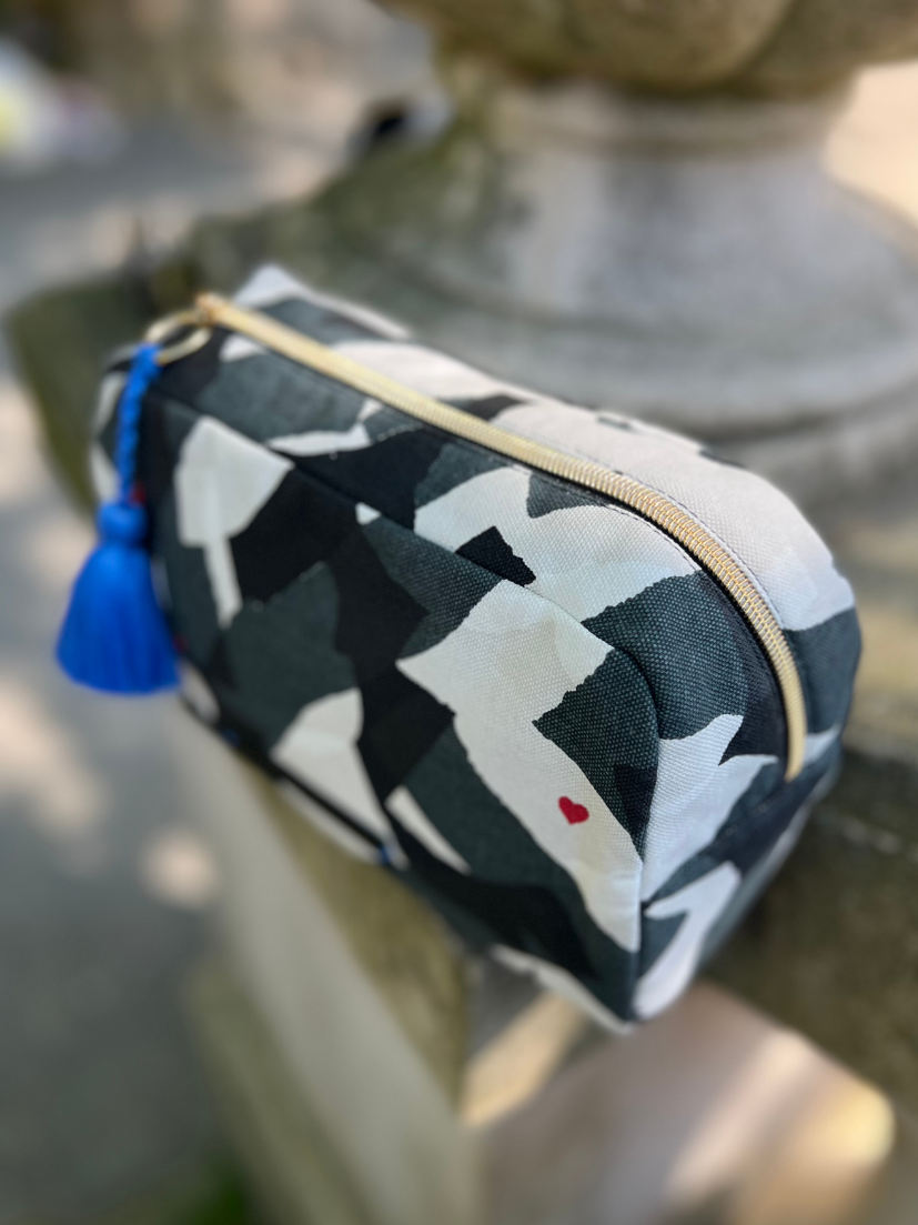 SAMPLE SALE I Toiletry bag voyage voyage with pattern print in black/white I non-returnable