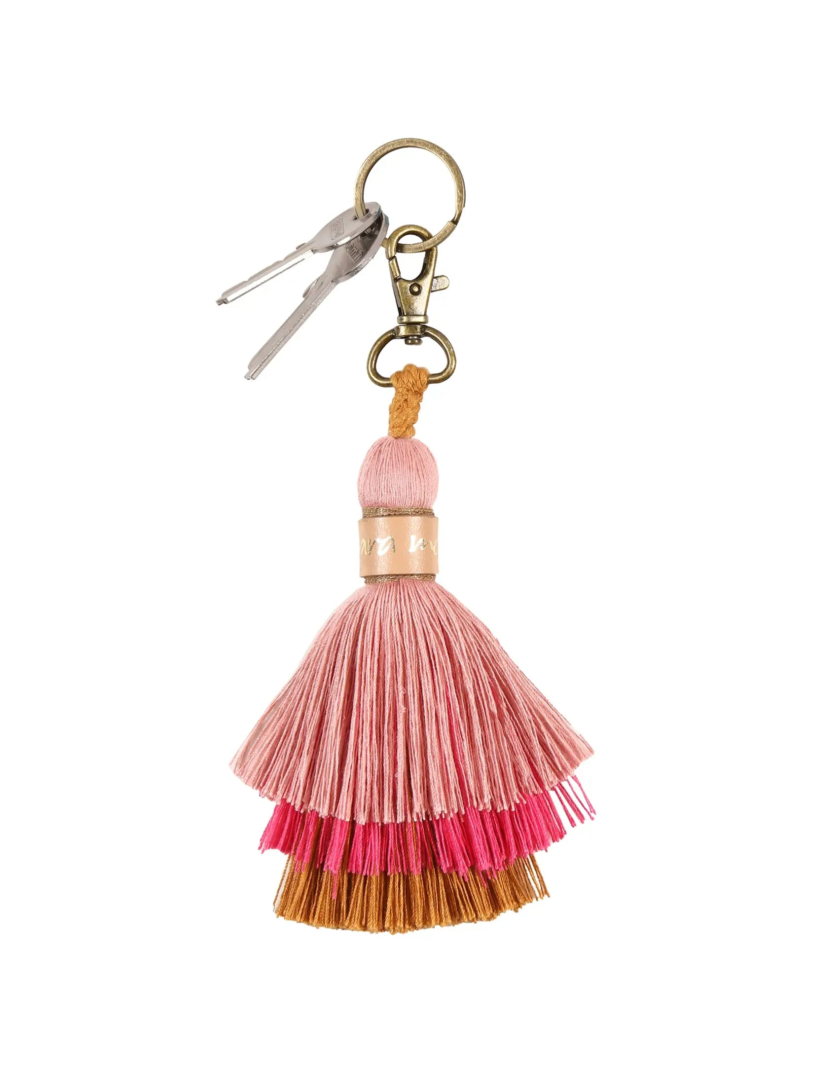Rosé, pink und ocker geben dem Boho-Schlüsselanhänger bird wings einen orientalischen Look.