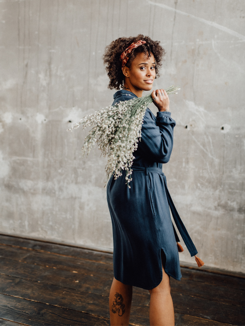 Das Fashion-, Umstands- oder Stillkleid seafoam in Dunkelblau von mara mea ist ein absoluter Hingucker und peppet deinen Herbst/Winter Kleiderschrank wunderbar auf.