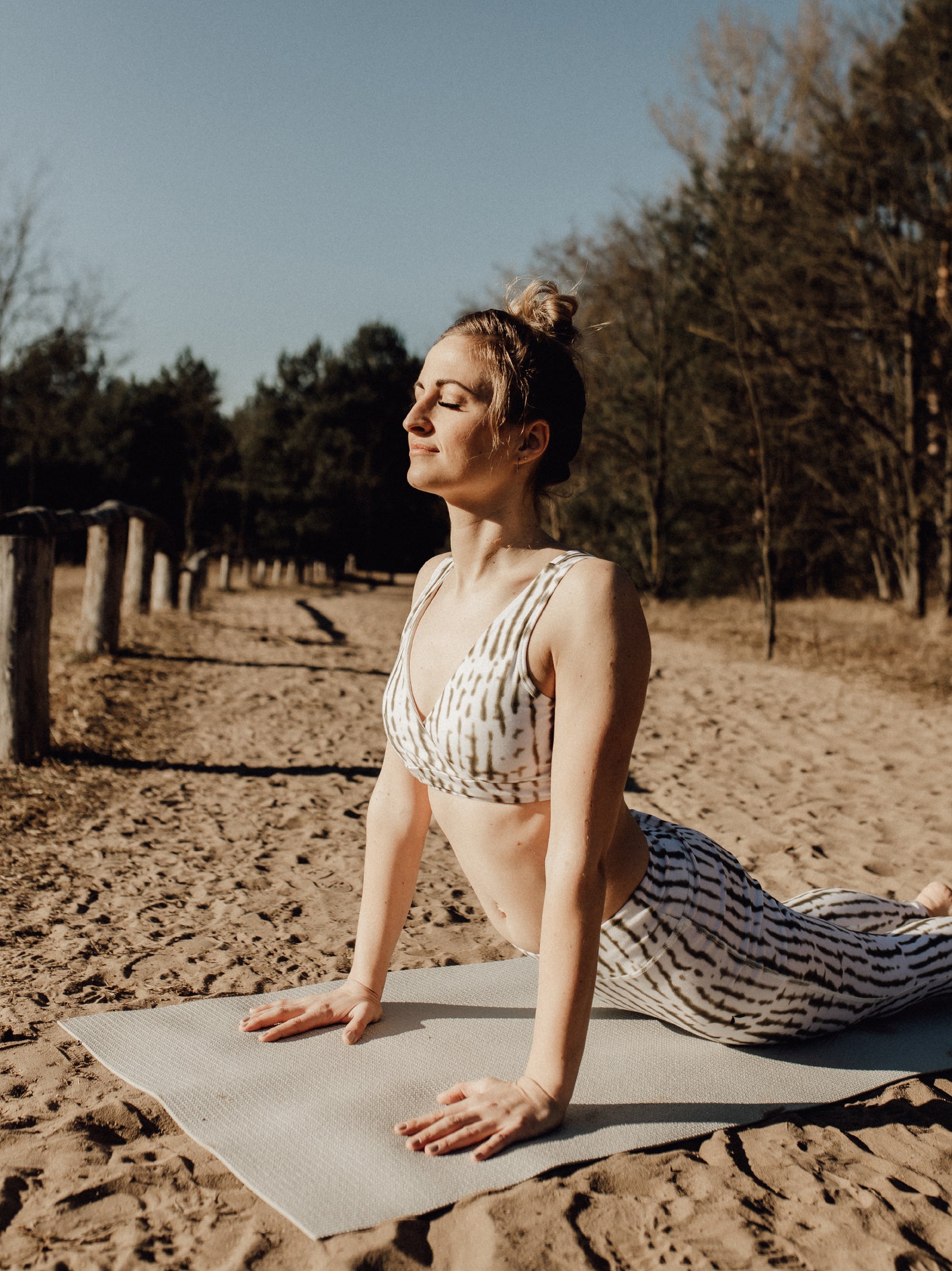 Der Sport und Still-BH seaside vacation in Grün tie dye von mara mea für vor, während und nach der Schwangerschaft.