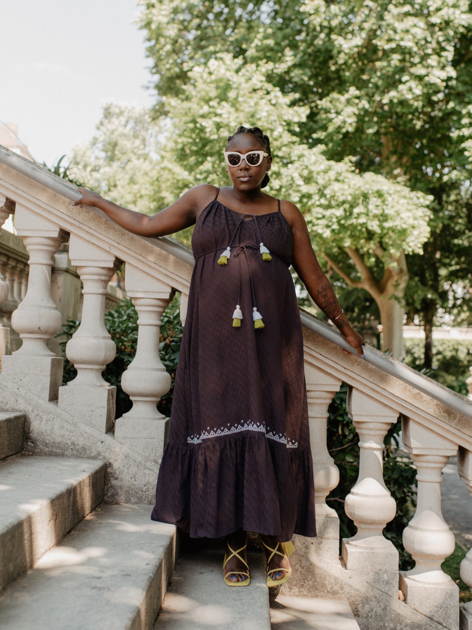 Das sommerliche Umstandskleid cosmic love von mara mea ist optimal als schwangerer Hichzeitsgast geeignet