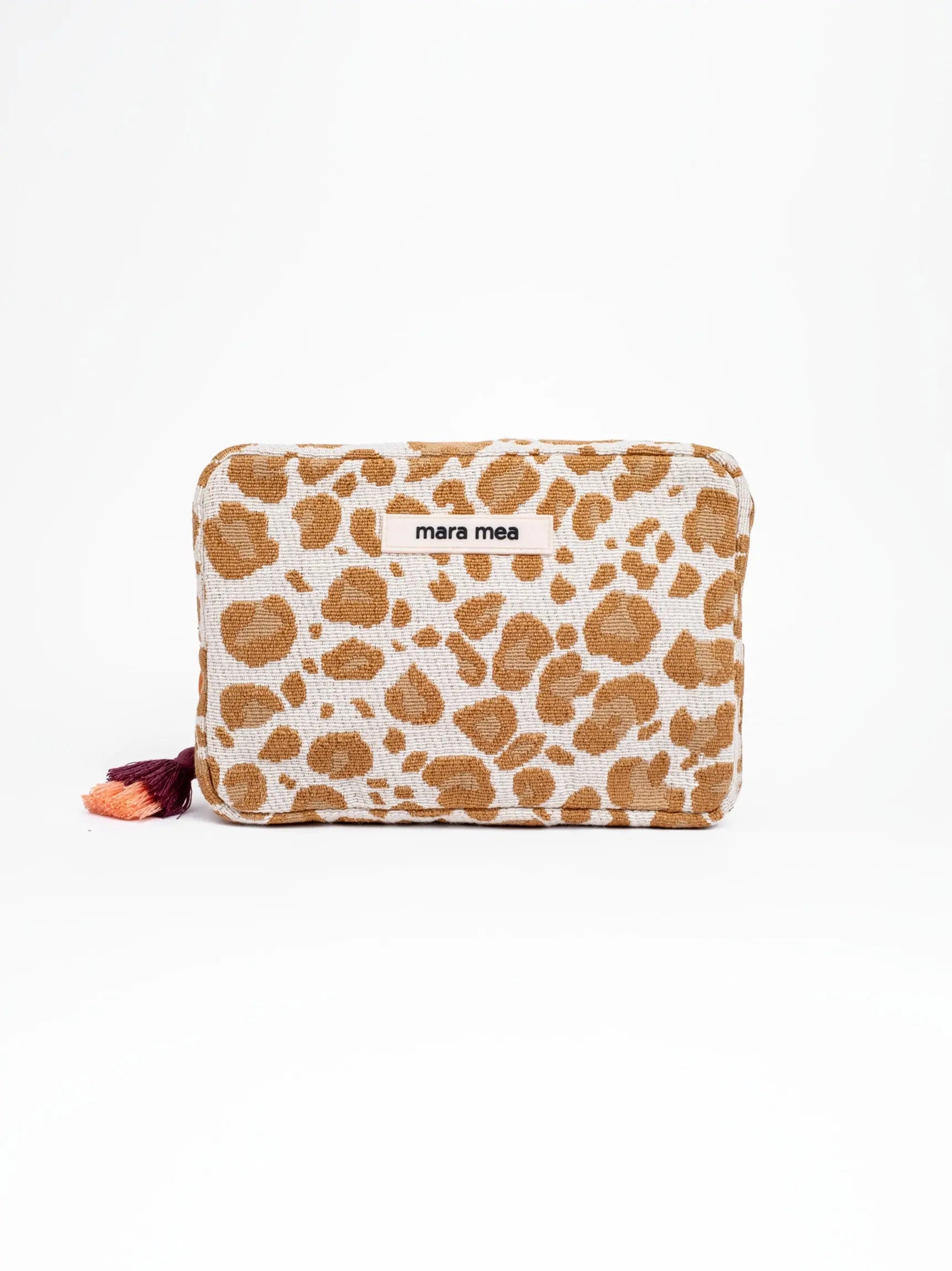 Kulturbeutel im Leomuster Print in Beige und Braun mit Doppelquaste in Bordeaux und Peach