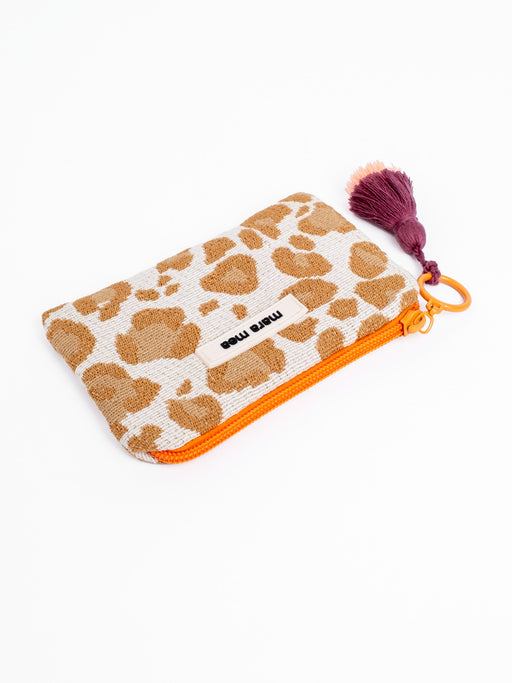 Mini Portemonnaie mit veganem Label und beige-braunem Leomuster sowie orangenem Kontrastreißverschluss