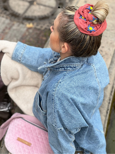 Oversized Scrunchie mara mea x Project Três I Blush mit Blumenstickerei