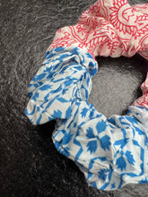 Bicolor Scrunchie mara mea x Project Três I Blush + Blau Print