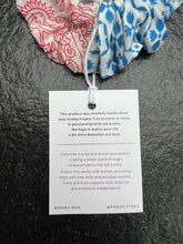 Bicolor Scrunchie mara mea x Project Três I Blush + Blau Print