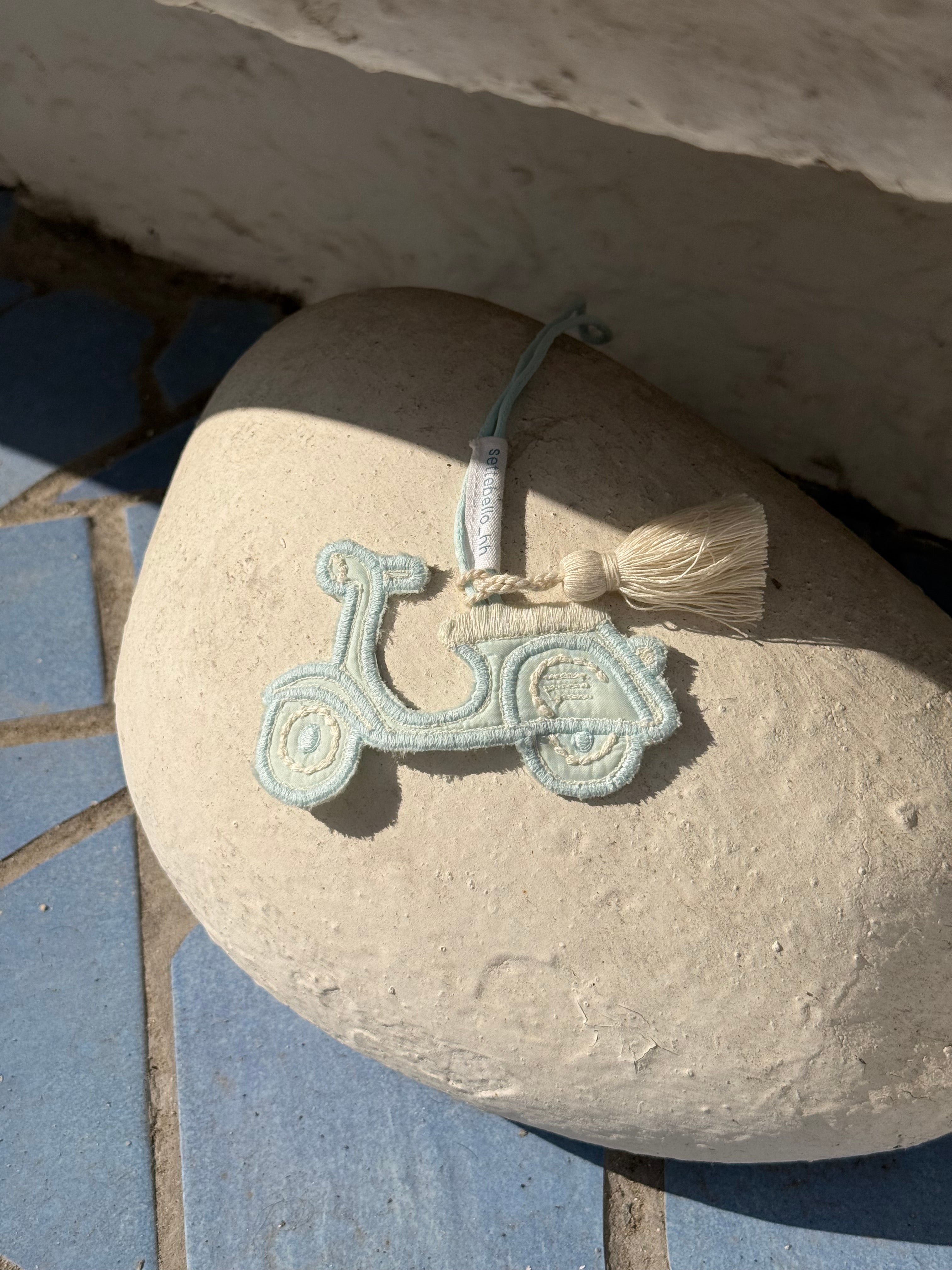Taschenanhänger Vespa "Bella Strada",  Hellblau