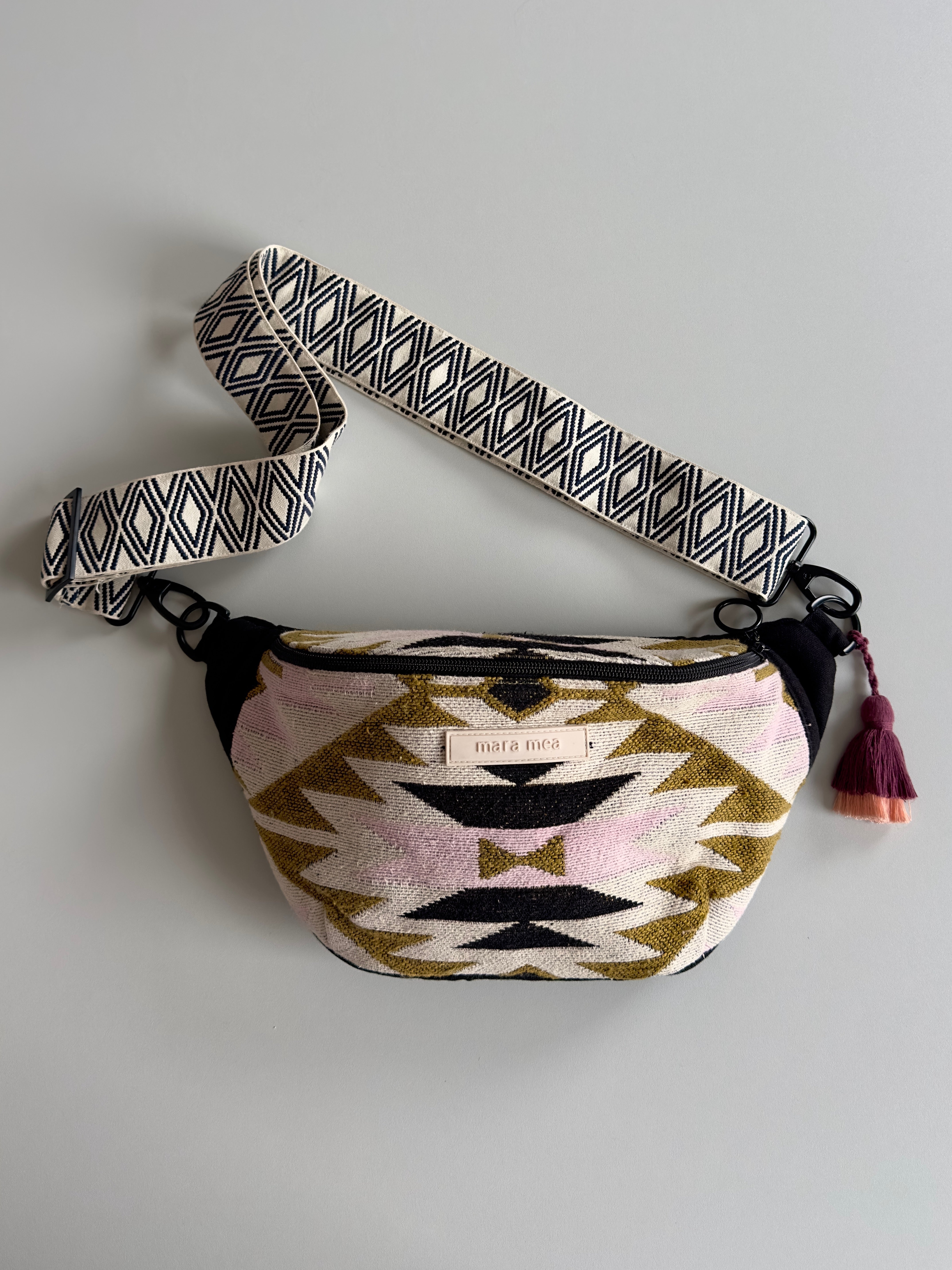 ARCHIVE SALE I Midi Bauchtasche cosmic crush Graphical mit Gurt dream catcher I vom Umtausch ausgeschlossen (Copy)