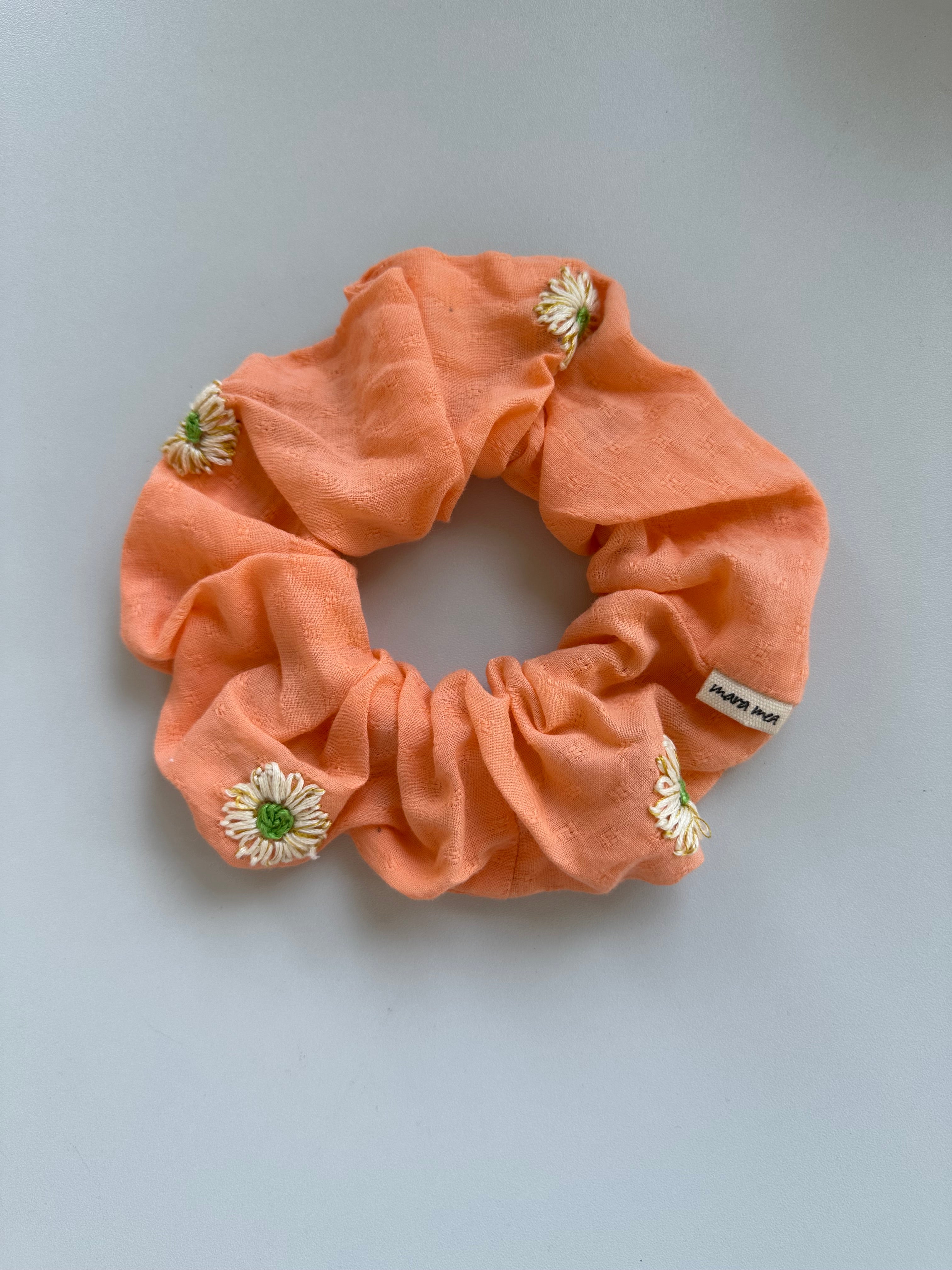 ARCHIVE SALE I Bicolor Scrunchie mara mea x Project Três I Coral mit Blumen I vom Umtausch ausgeschlossen