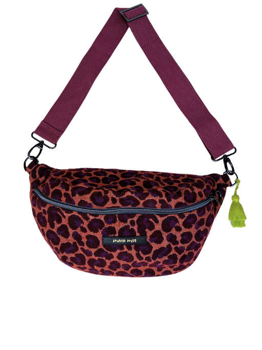 Maxi bum bag smitten with Leo Style
