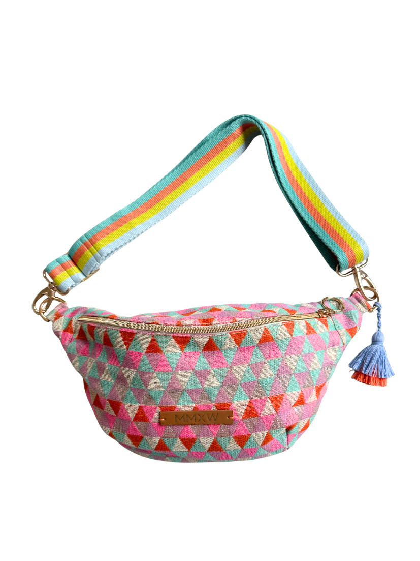 ARCHIVE SALE I Midi Bauchtasche edition ibiza in Bunt gemustert  Reißverschluss klemmt mit  Gurt "go with the flow"  I vom Umtausch ausgeschlossen