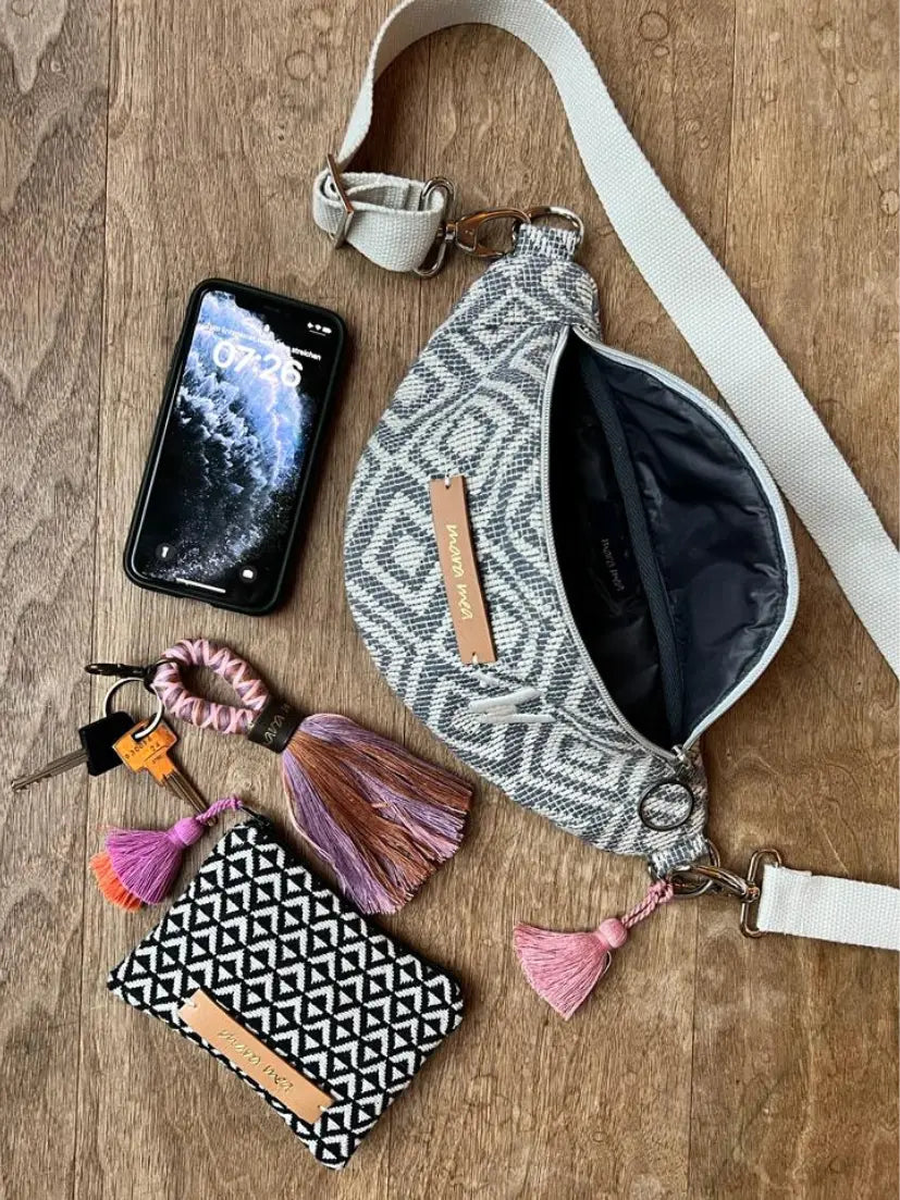 Bauchtaschen zum Umhängen mit Innenfächern und Platz fürs Handy 