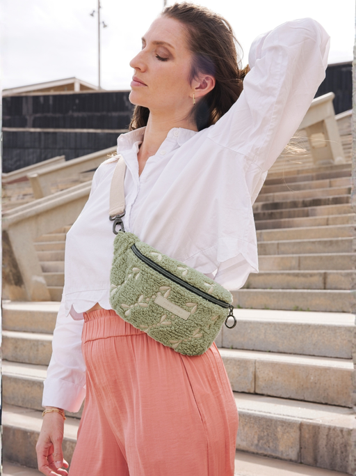 Mini Bum Bag soft rebellion in Teddy Stoff mit Stickereien.