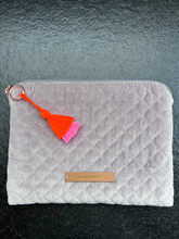 mara mea x Wolke Hegenbarth Tablet Tasche / Clutch key note in GRAU I PRE-ORDER, LIEFERUNG NOV/DEZ