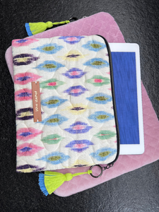 mara mea x Wolke Hegenbarth Tablet Tasche / Clutch never late mit Muster Print in Bunt I PRE-ORDER, LIEFERUNG NOV/DEZ