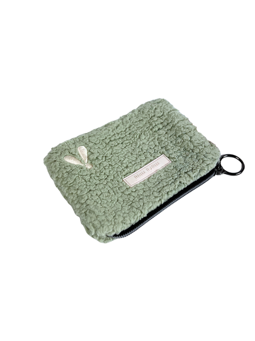 Portemonnaie aus Salbeifarbenem Teddystoff.