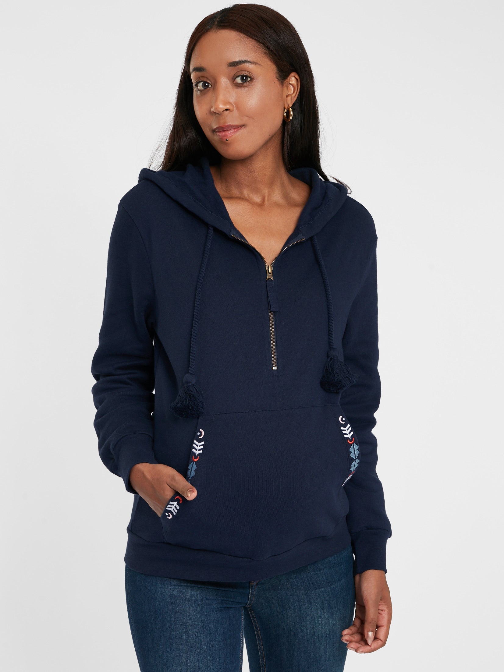 Durch den integrierten Reißverschluss am Ausschnitt ist der Umstands- und Stillpullover cosy days von mara mea sehr gut zum Stillen geeignet.