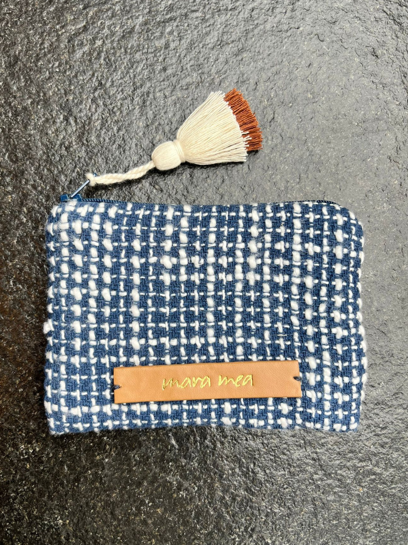 Besticktes kleines Täschchen mit Tassel