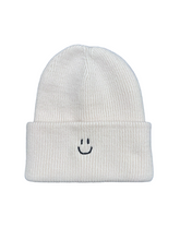 mara mea x Wolke Hegenbarth Beanie in Creme mit schwarzer Smiley Stickerei I PRE-ORDER