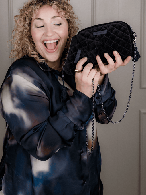 Umhängetasche all I want is you Black Velvet