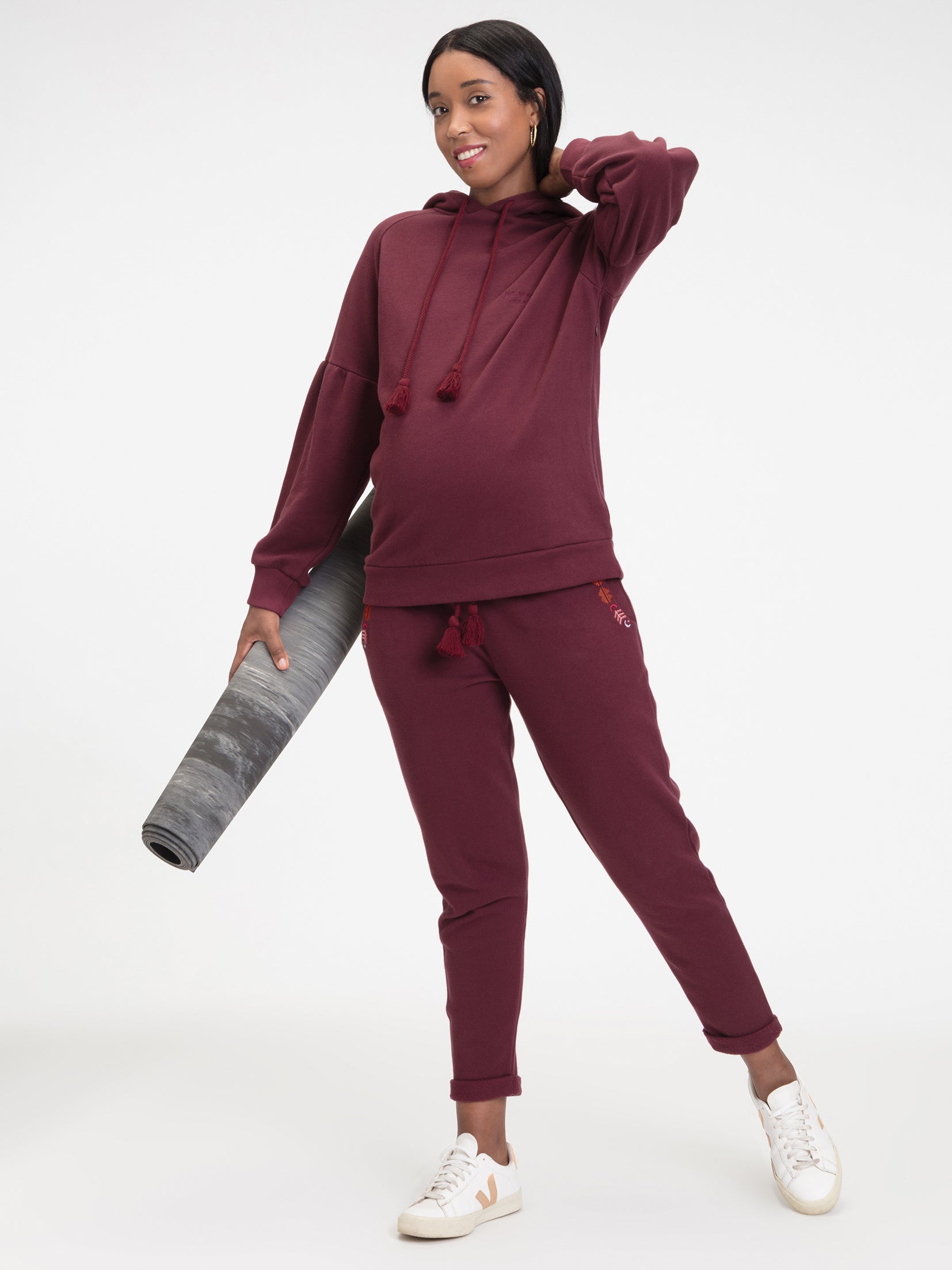 Die Umstands-Jogginghose grace & glory ist das perfekte Basic für deinen wachsenden Babybauch-Look.