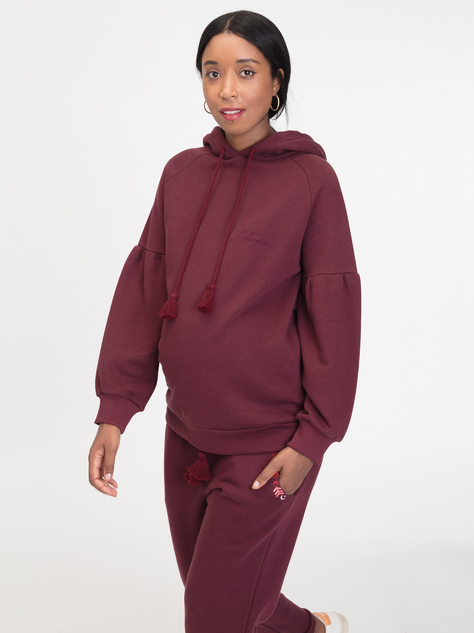 Der Umstands- und Stillpullover soulfully von mara mea hält deinen Babybauch wunderbar warm.