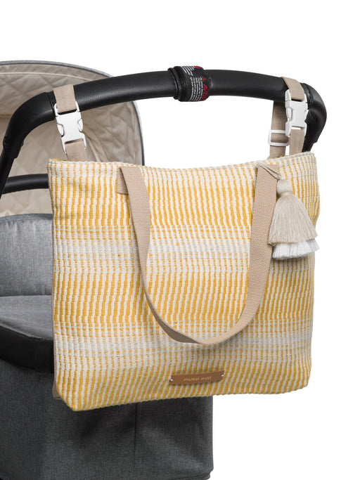 Die Kinderwagentasche in beige/gelb buttercup trilogy von mara mea ist ein praktisches Geschenk zur Babyparty