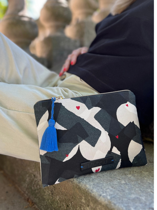 SAMPLE SALE I Clutch let's kiss with pattern print in black/white I non-returnable